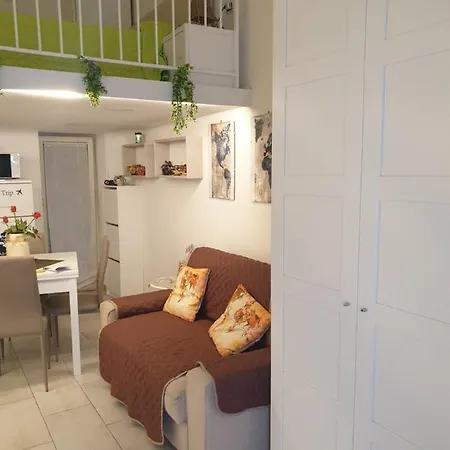 La Tana Del Viaggiatore, Parcheggio Gratuito Naples